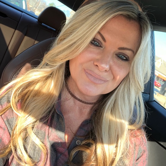 Meet your Posher, Paige - Picture 2 of 4